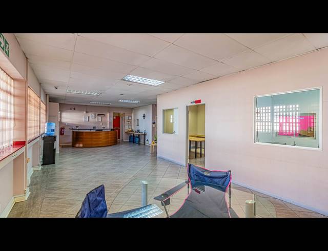 1,963M² FACTORY FOR SALE IN BOOYSENS